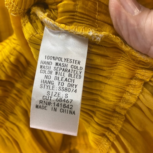 Gold puff sleeve smocked top Sz S boat neckline wide elastic waist, satin feel - Picture 4 of 11